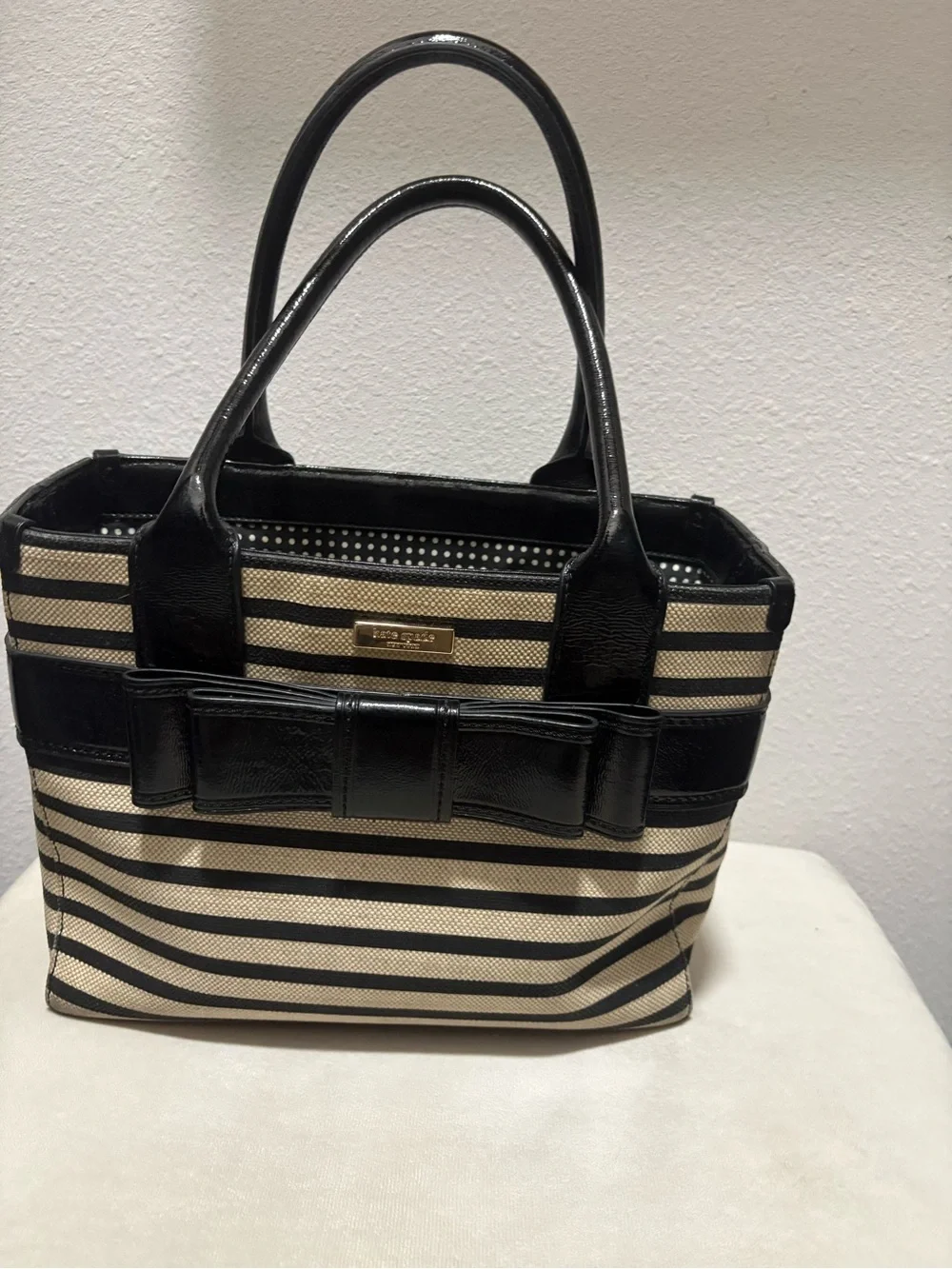 Kate Spade New York Quinn Villabella Fabric hand Bag black / natural striped
